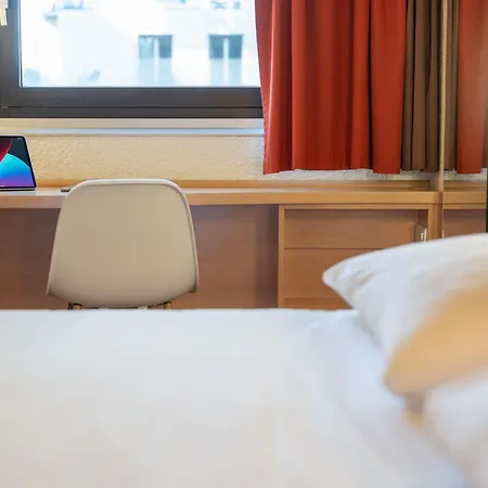 Ibis 17 Clichy-batignolles Hotel