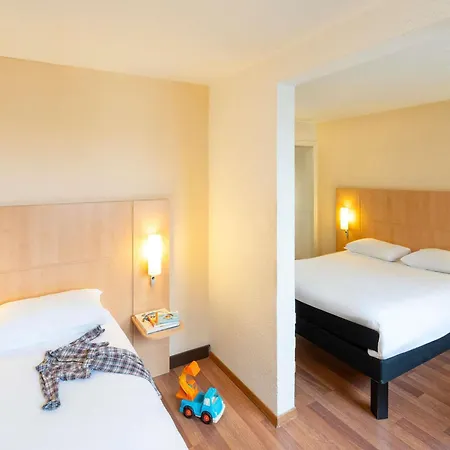 Ibis 17 Clichy-batignolles Hotel