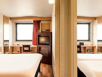 Ibis 17 Clichy-batignolles Hotel 3*