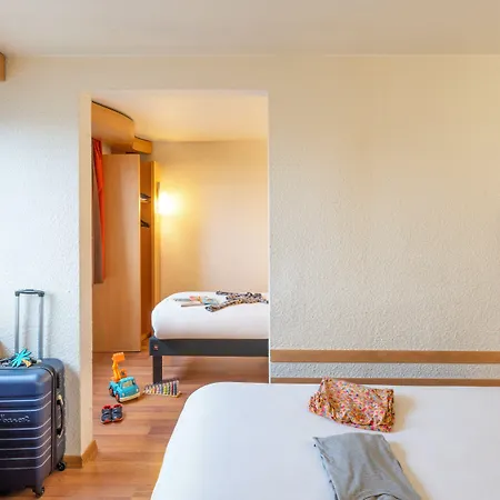 Ibis 17 Clichy-batignolles Hotel 3*