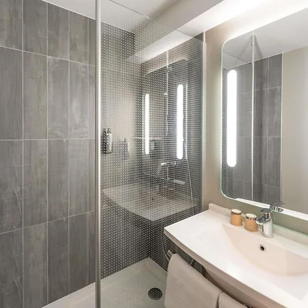 Ibis 17 Clichy-batignolles Hotel 3*