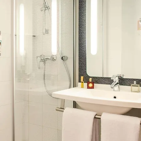 Ibis 17 Clichy-batignolles Hotel 3*